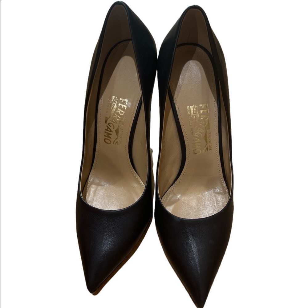 Soft leather black pumps